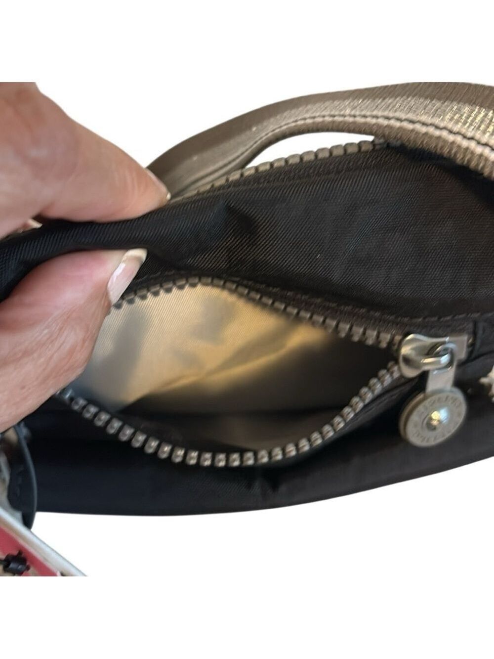Kipling Crossbody Bag Silver Stripe Strap Multi Pocket Monkey Keychain Black New - Picture 7 of 9